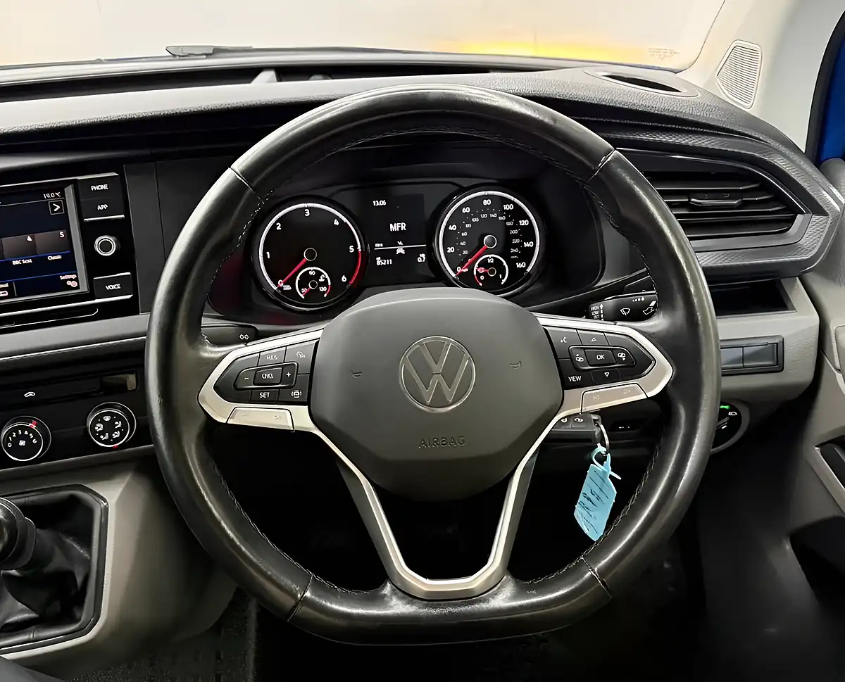 Used 2021 Volkswagen Transporter Startline Blue - Interior and Exterior details 10