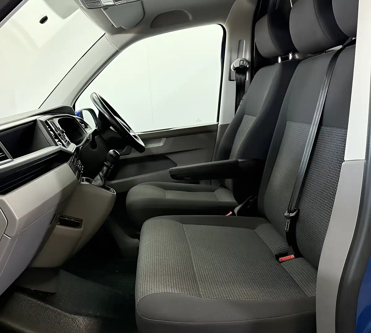 Used 2021 Volkswagen Transporter Startline Blue - Interior and Exterior details 13