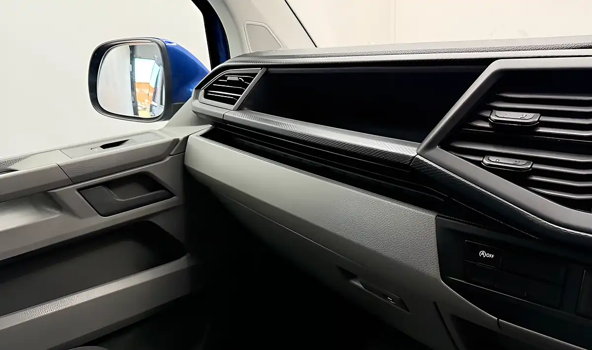 Used 2021 Volkswagen Transporter Startline Blue - Interior and Exterior details 14