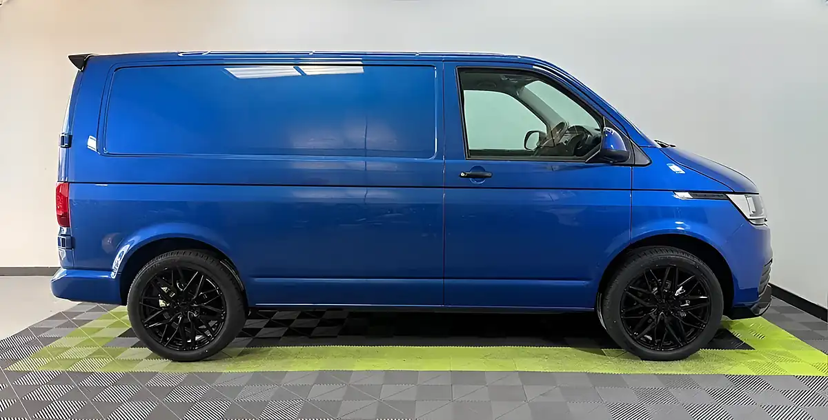 Used 2021 Volkswagen Transporter Startline Blue - Interior and Exterior details 8