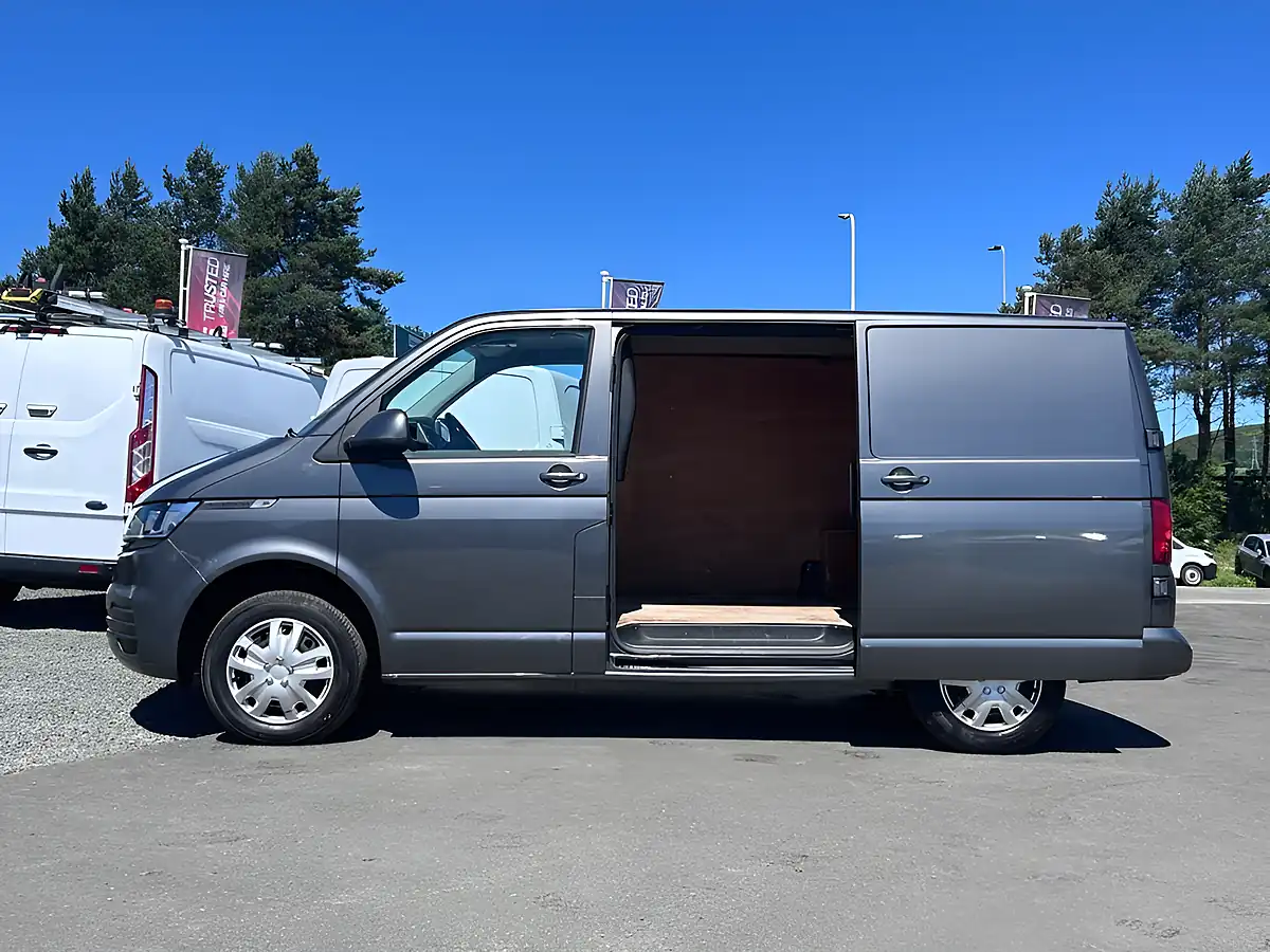 Used 2021 Volkswagen Transporter Startline Grey - Interior and Exterior details 10
