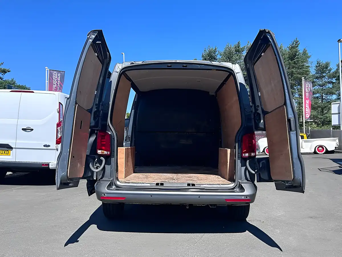 Used 2021 Volkswagen Transporter Startline Grey - Interior and Exterior details 5