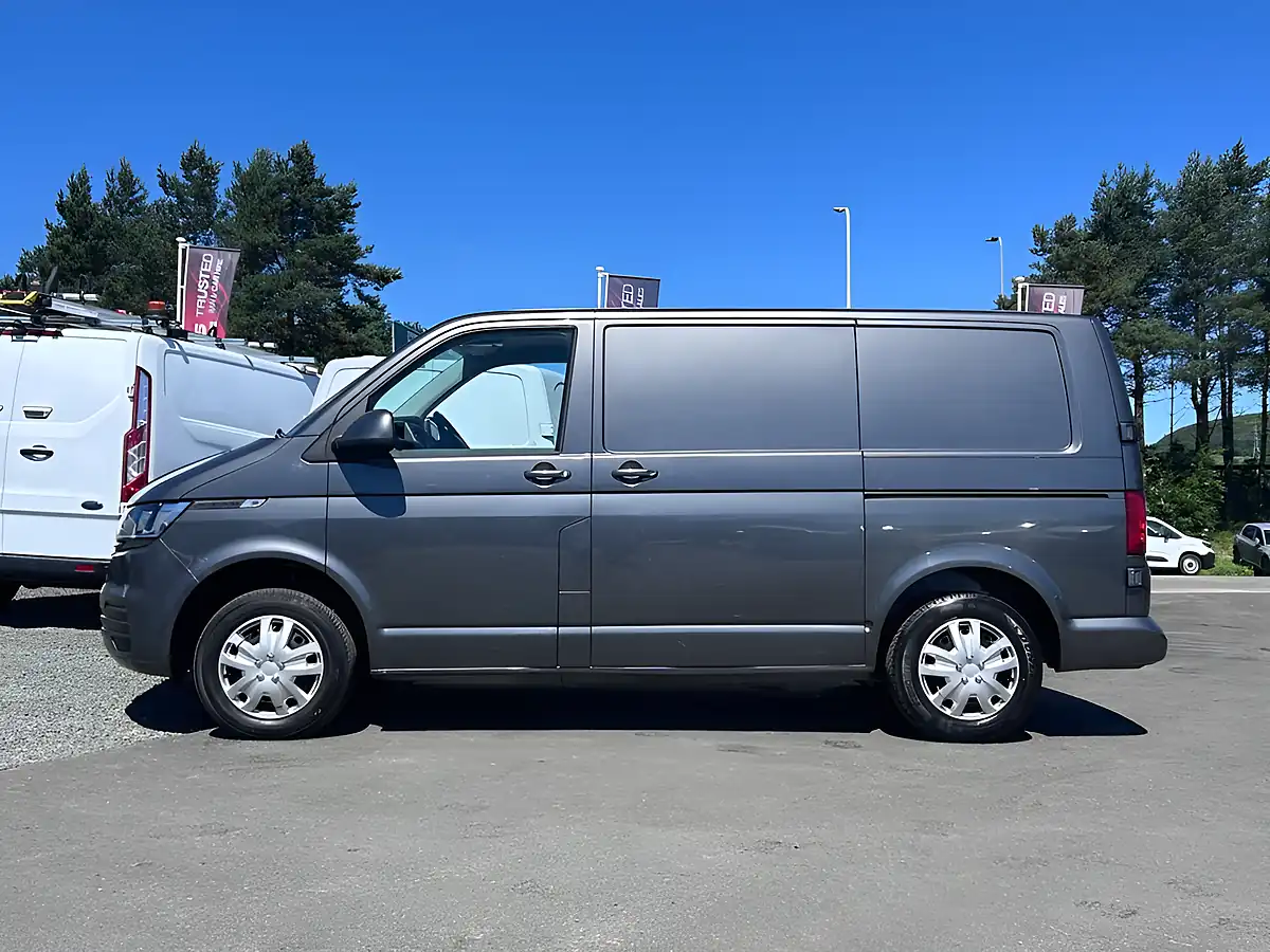 Used 2021 Volkswagen Transporter Startline Grey - Interior and Exterior details 7