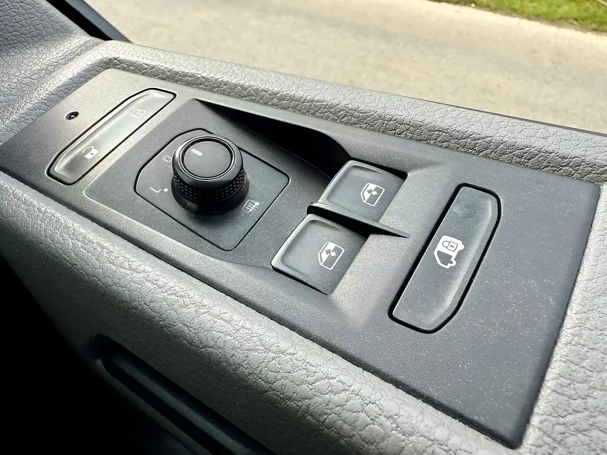 Used 2021 Volkswagen Transporter Startline Silver - Interior and Exterior details 17
