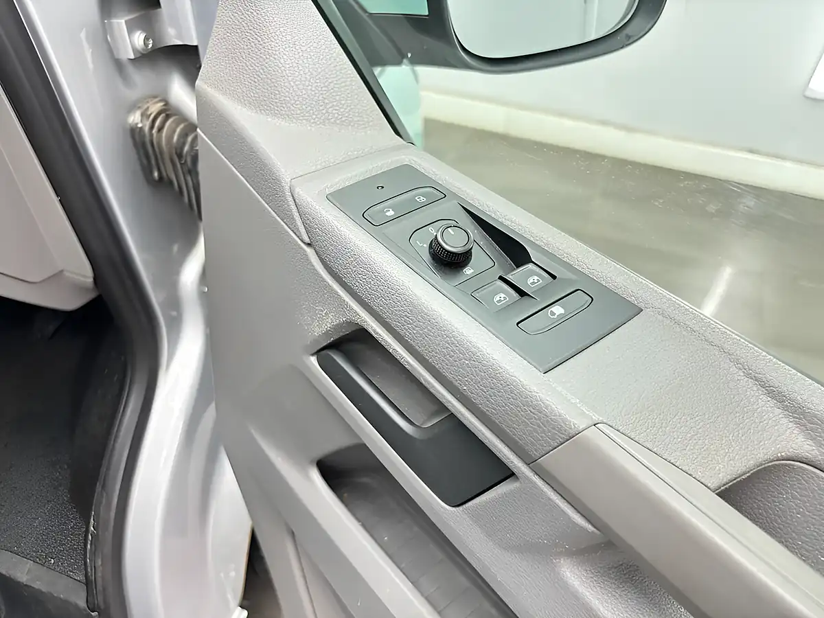 Used 2021 Volkswagen Transporter Startline Silver - Interior and Exterior details 10