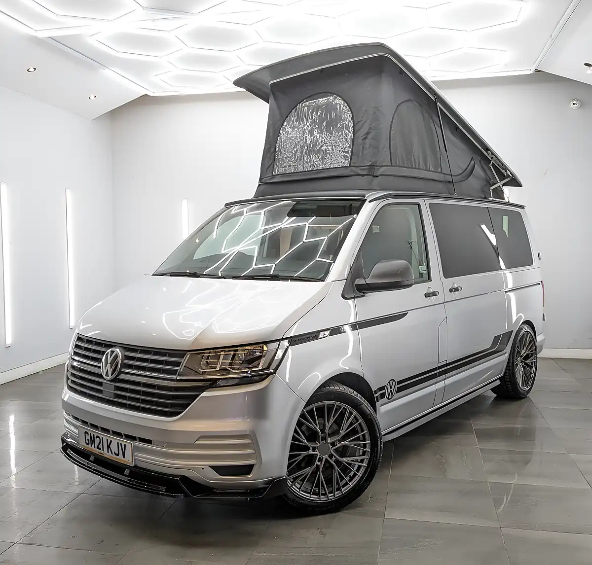 Used 2021 Volkswagen Transporter Startline Silver - Front View