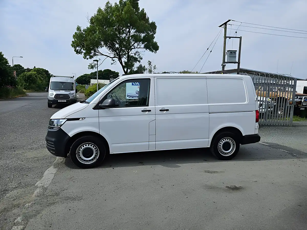Used 2021 Volkswagen Transporter Startline White - Interior and Exterior details 5