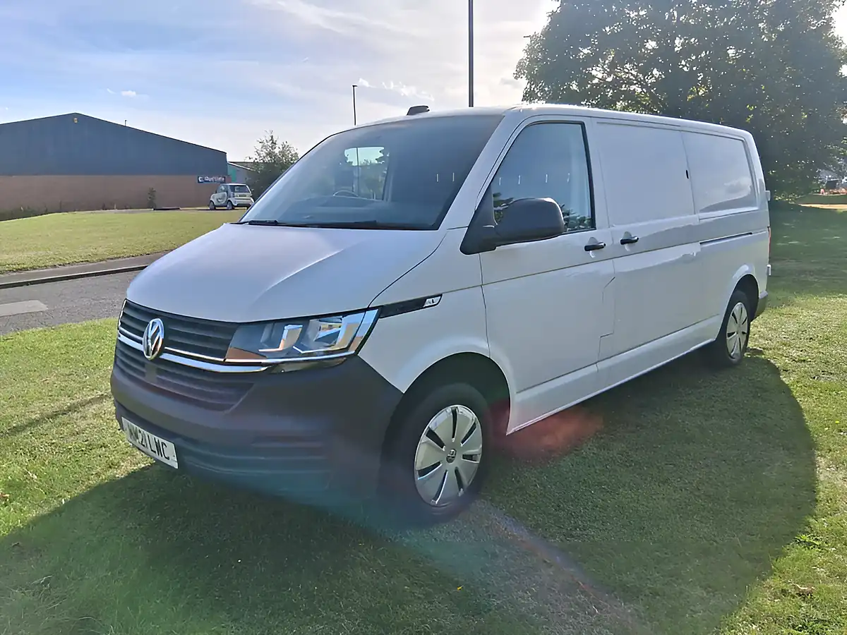 Used 2021 Volkswagen Transporter Startline White - Front View