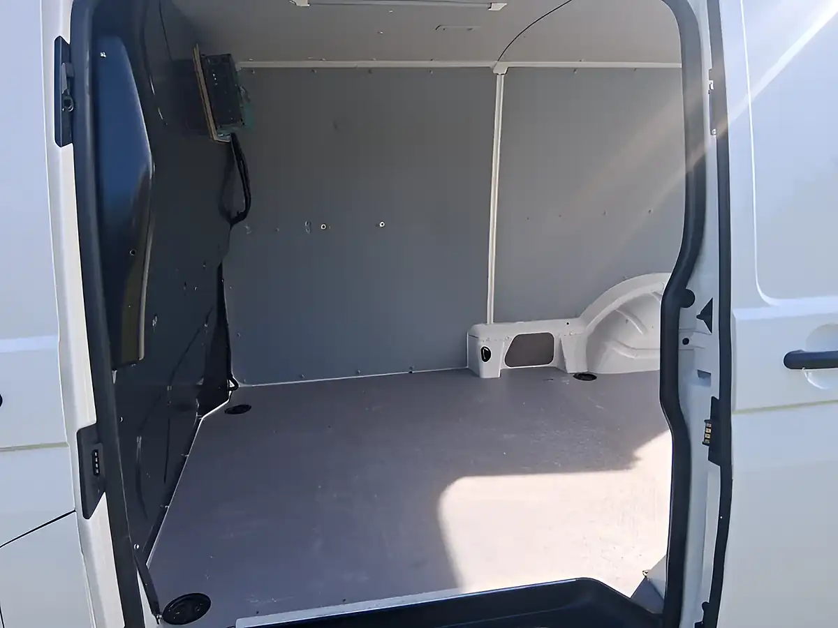 Used 2021 Volkswagen Transporter Startline White - Interior and Exterior details 10