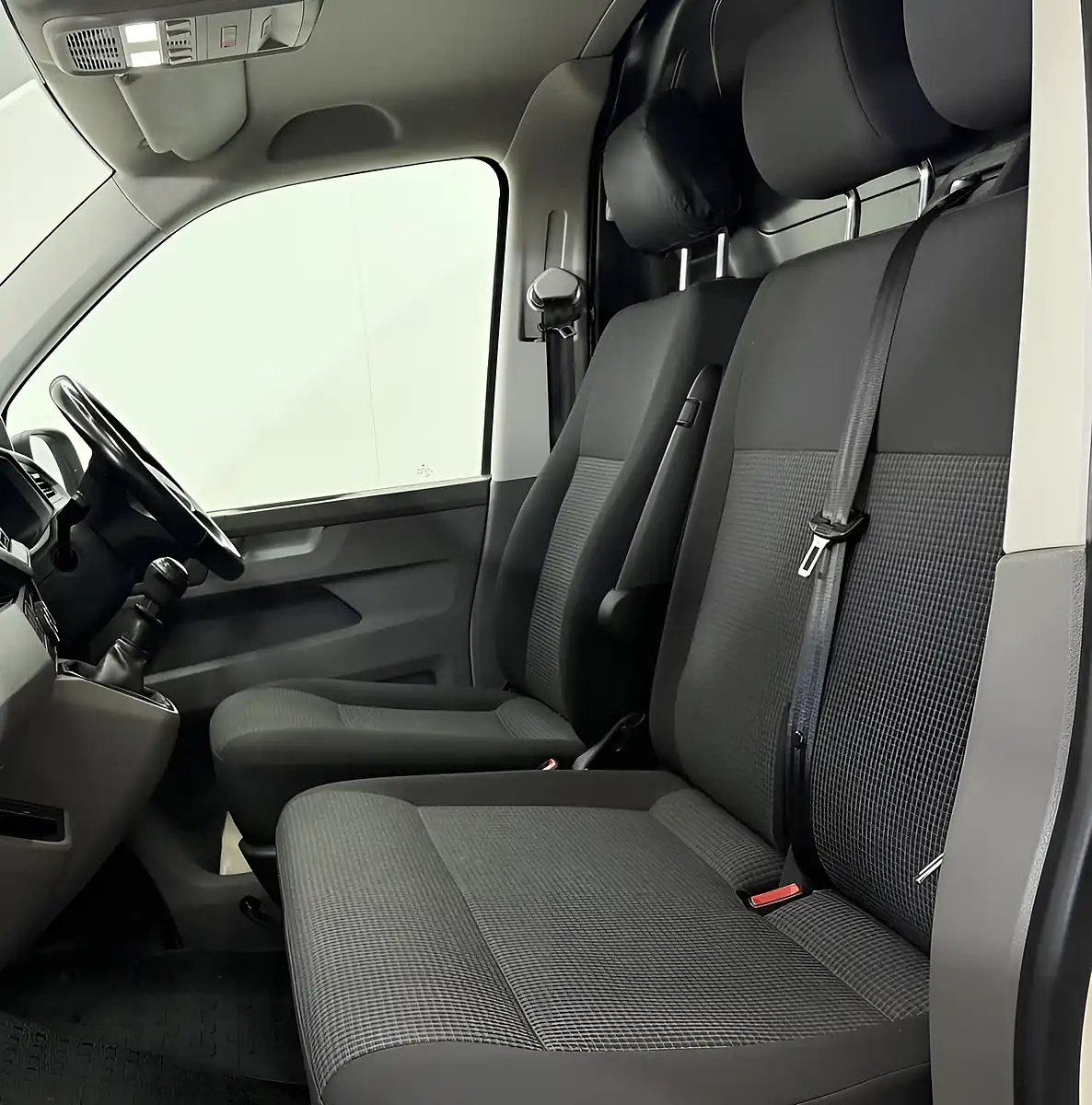 Used 2021 Volkswagen Transporter Startline White - Interior and Exterior details 13