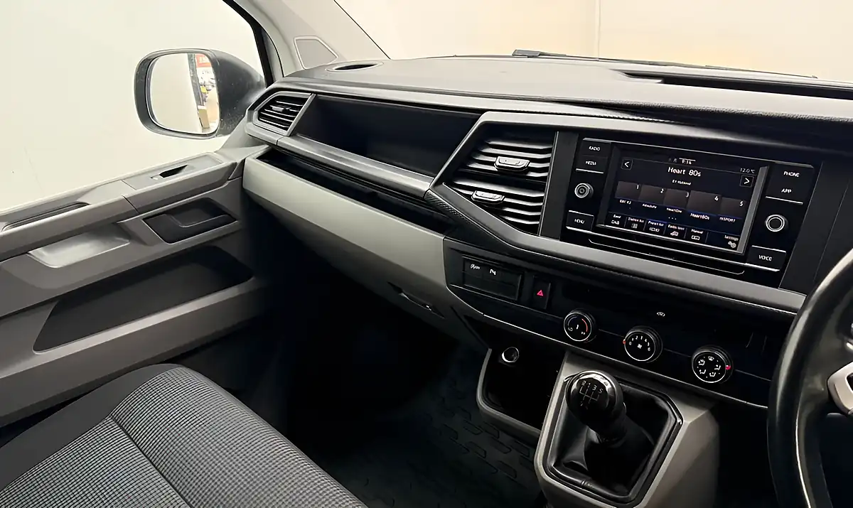 Used 2021 Volkswagen Transporter Startline White - Interior and Exterior details 14