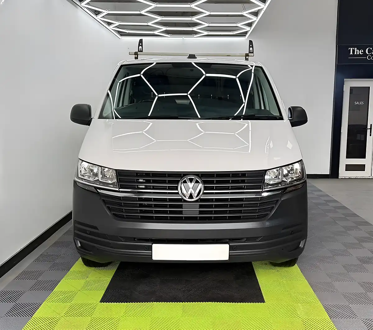 Used 2021 Volkswagen Transporter Startline White - Interior and Exterior details 4