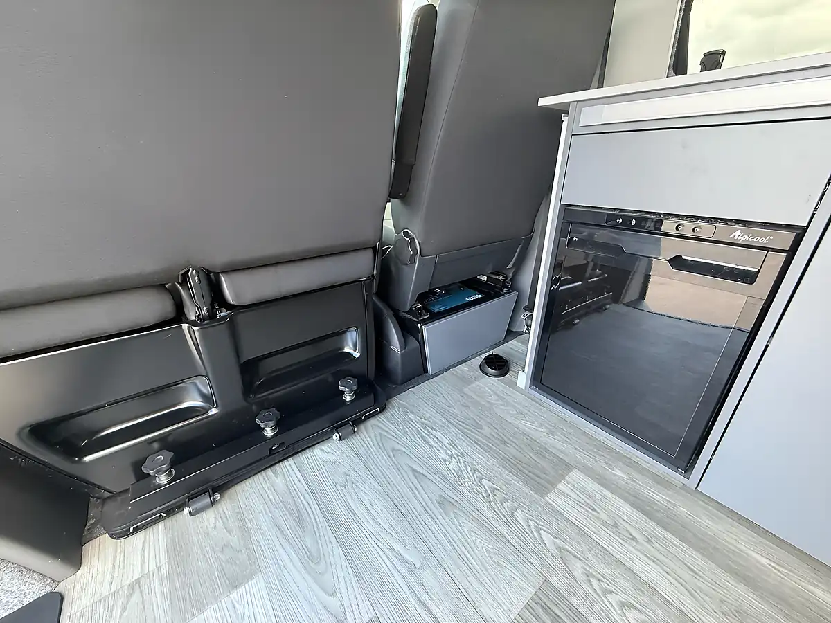 Used 2021 Volkswagen Transporter T28 Camper Lwb White / Sage Green - Interior and Exterior details 12