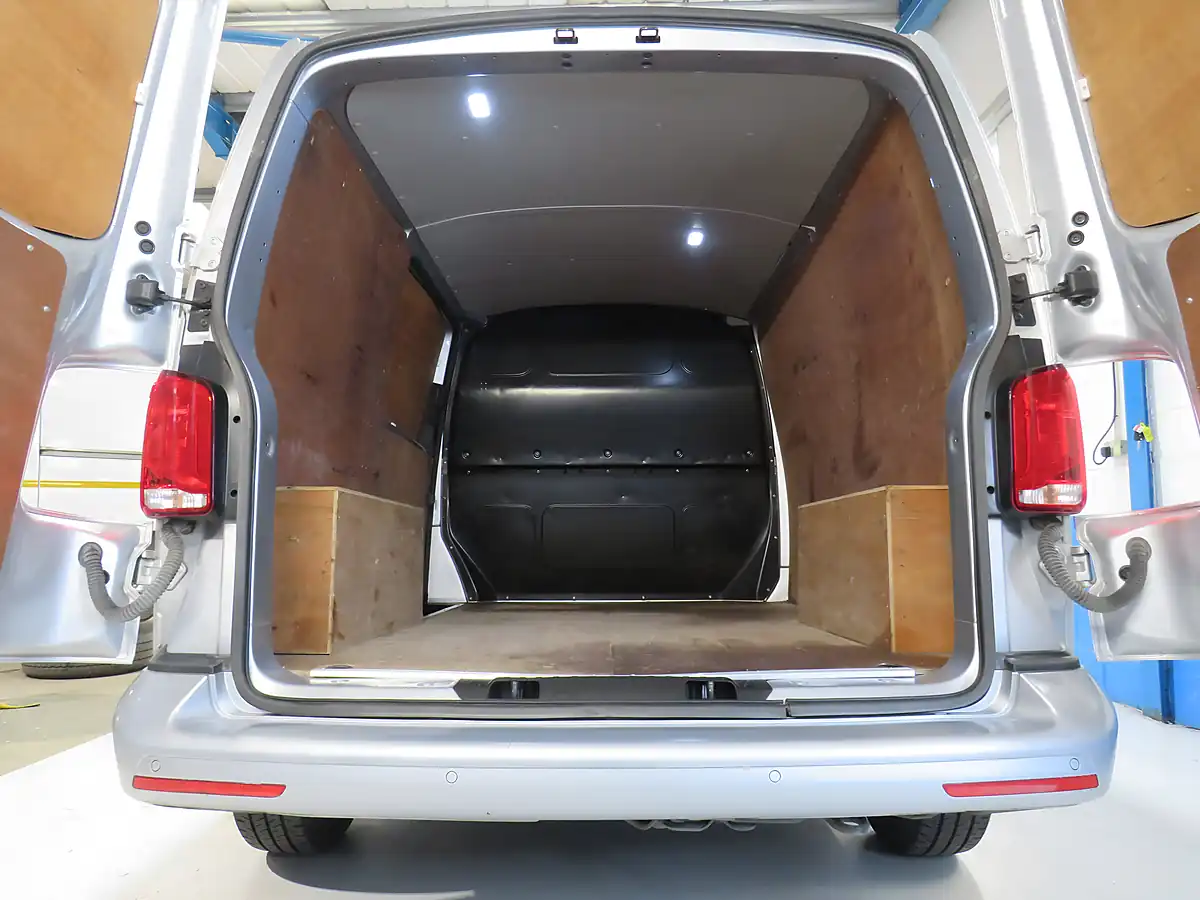 Used 2021 Volkswagen Transporter T30 H-Line Silver - Interior and Exterior details 6
