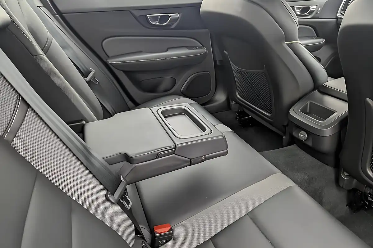 Used 2021 Volvo S60 R-Design Blue - Interior and Exterior details 17