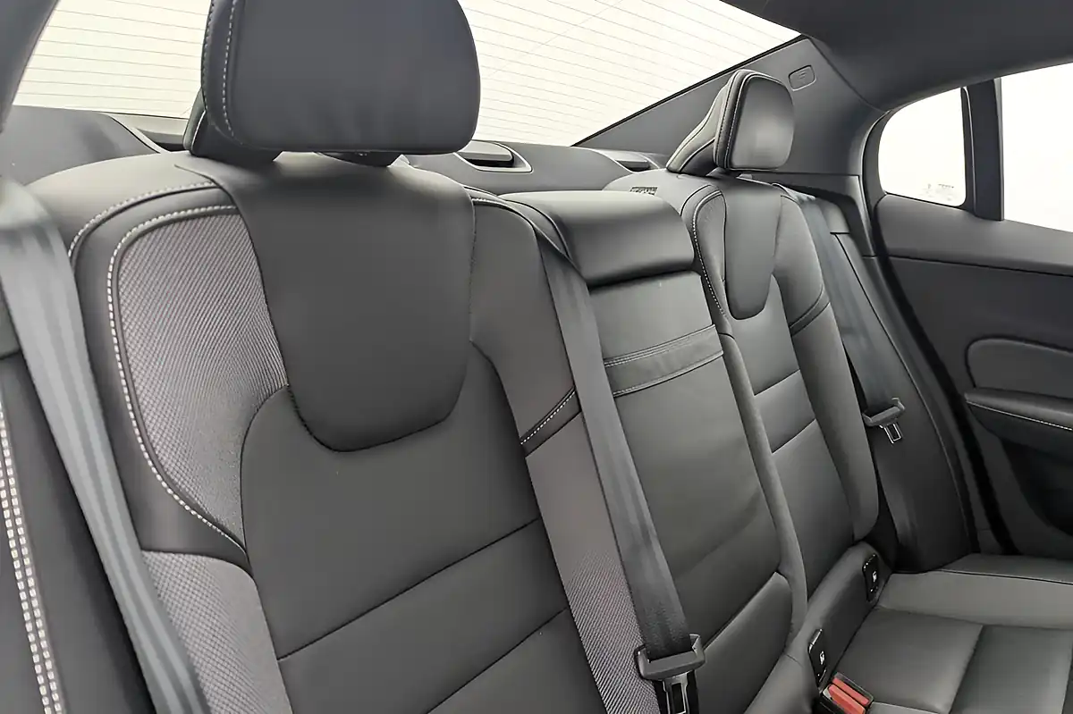 Used 2021 Volvo S60 R-Design Blue - Interior and Exterior details 18