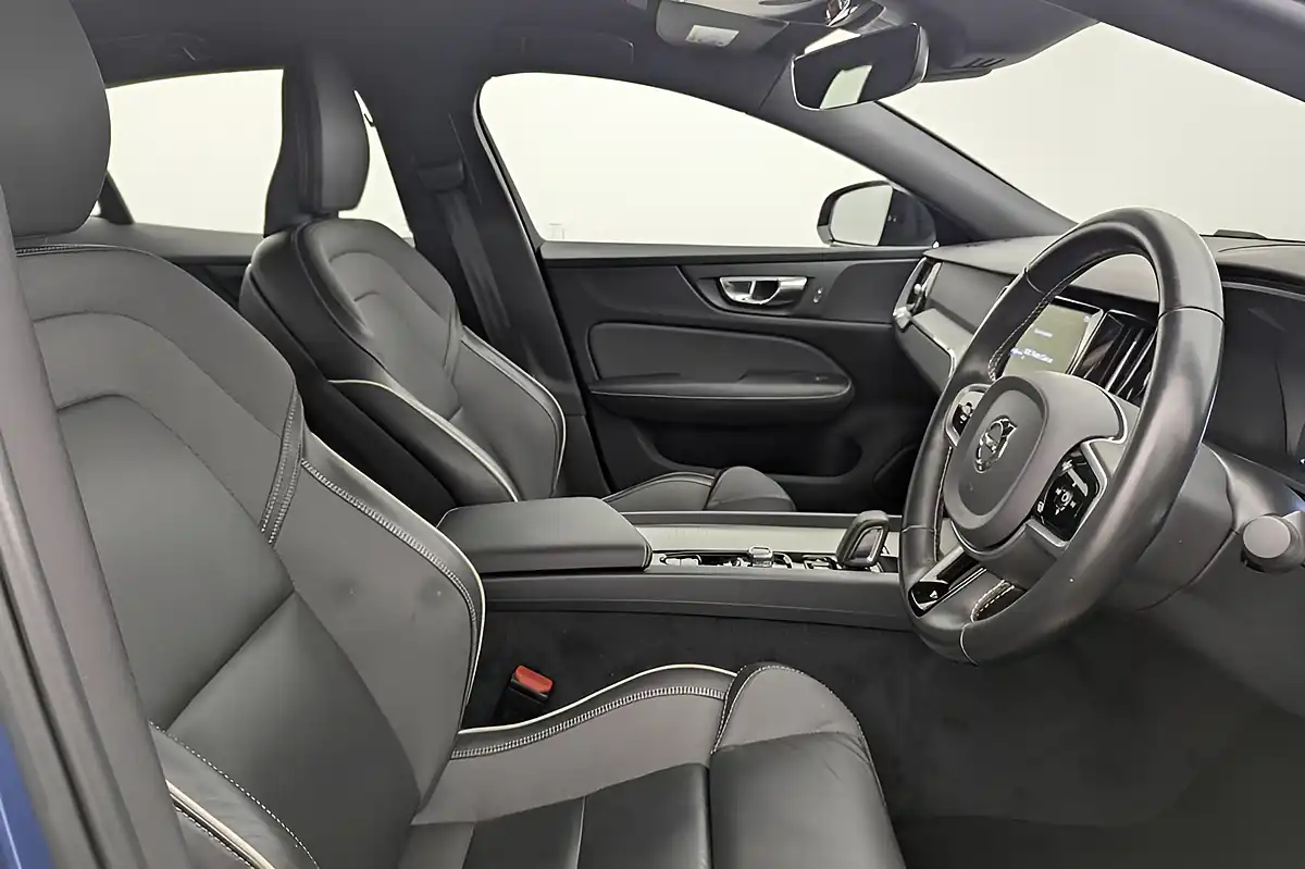 Used 2021 Volvo S60 R-Design Blue - Interior and Exterior details 3