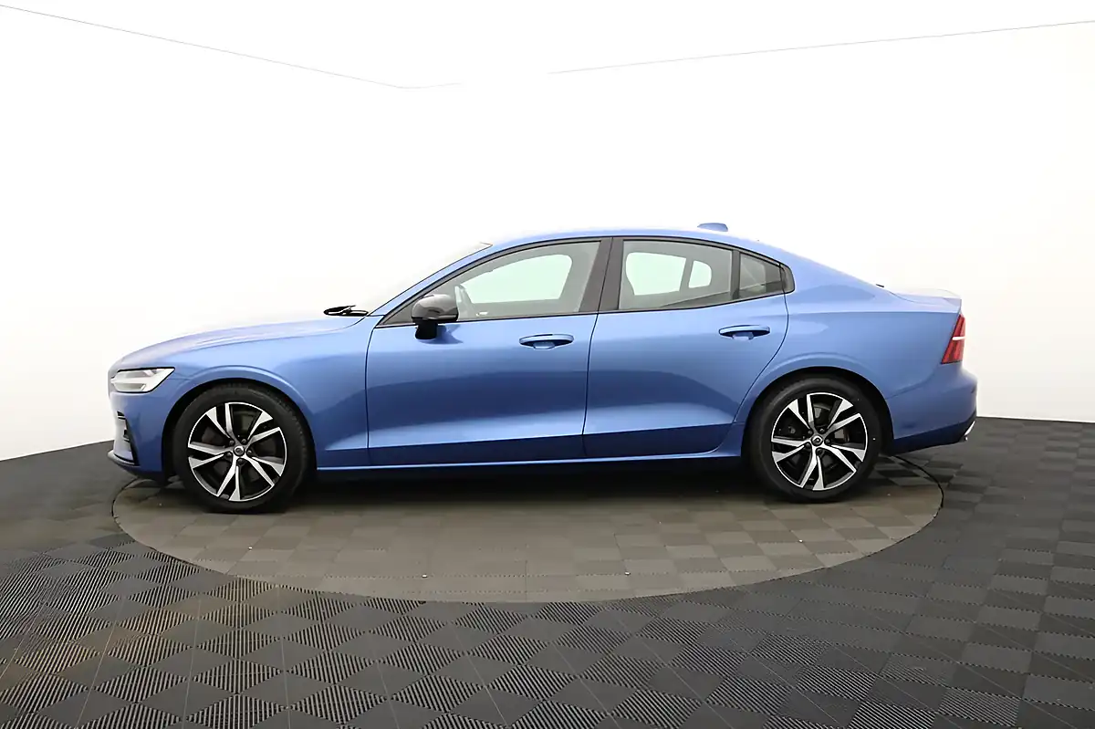 Used 2021 Volvo S60 R-Design Blue - Interior and Exterior details 7