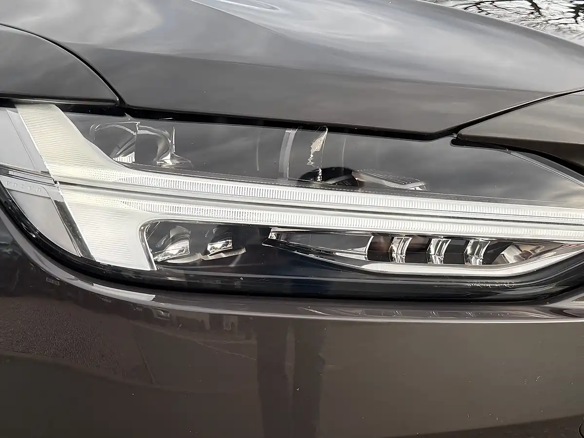 Used 2021 Volvo S90 Inscription Platinum Grey - Interior and Exterior details 10