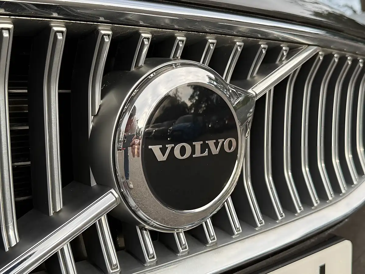 Used 2021 Volvo S90 Inscription Platinum Grey - Interior and Exterior details 11