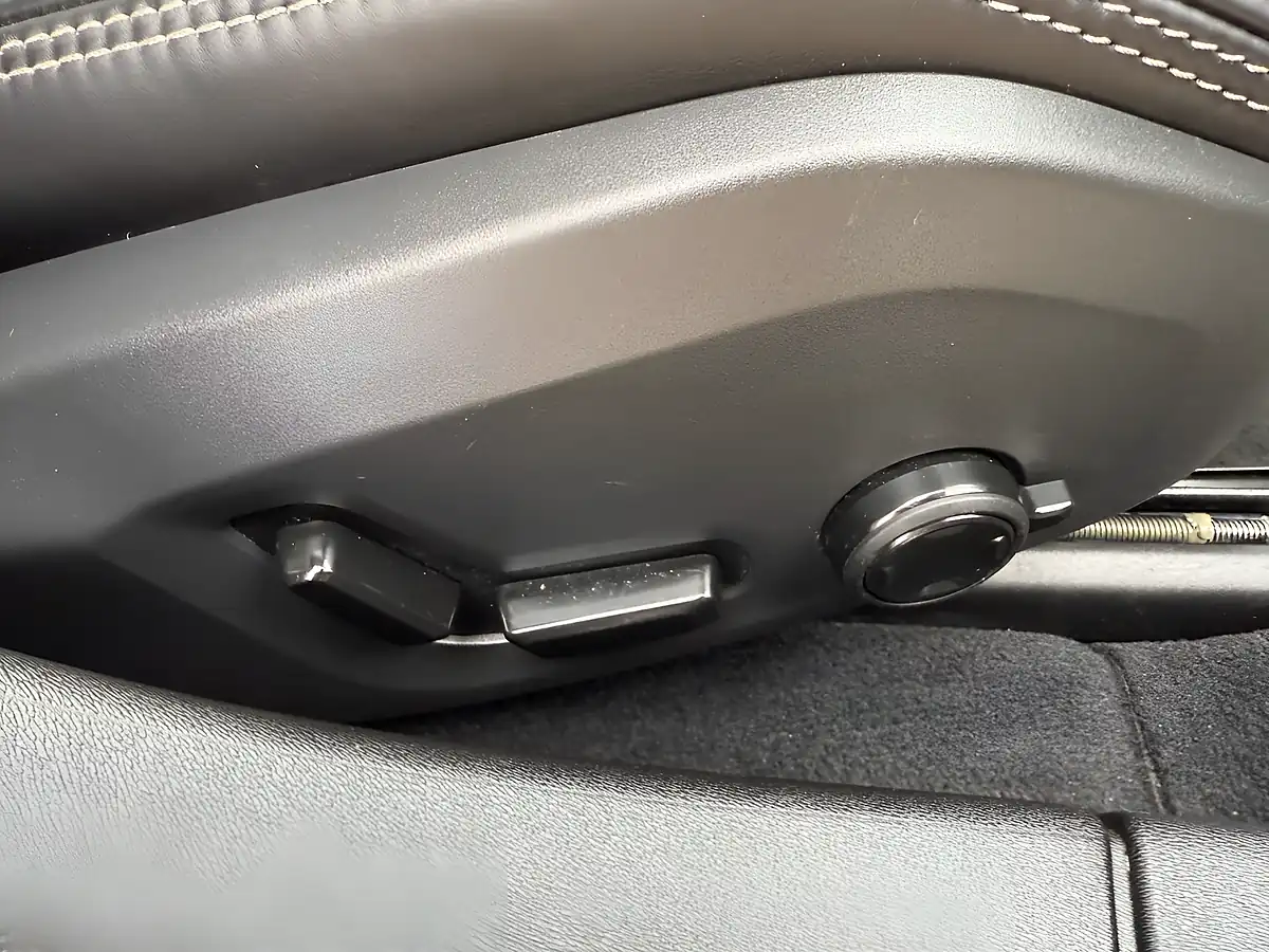 Used 2021 Volvo S90 Inscription Platinum Grey - Interior and Exterior details 18