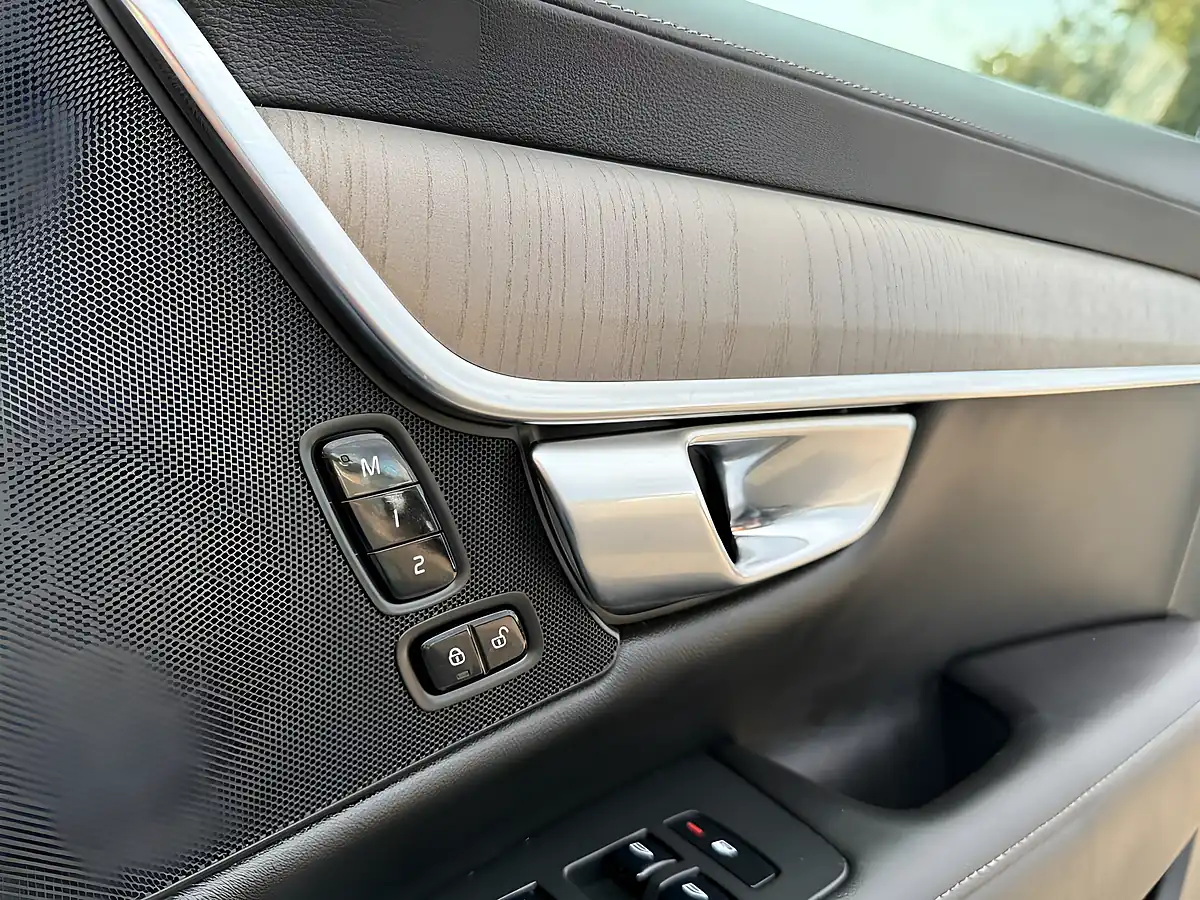 Used 2021 Volvo S90 Inscription Platinum Grey - Interior and Exterior details 19
