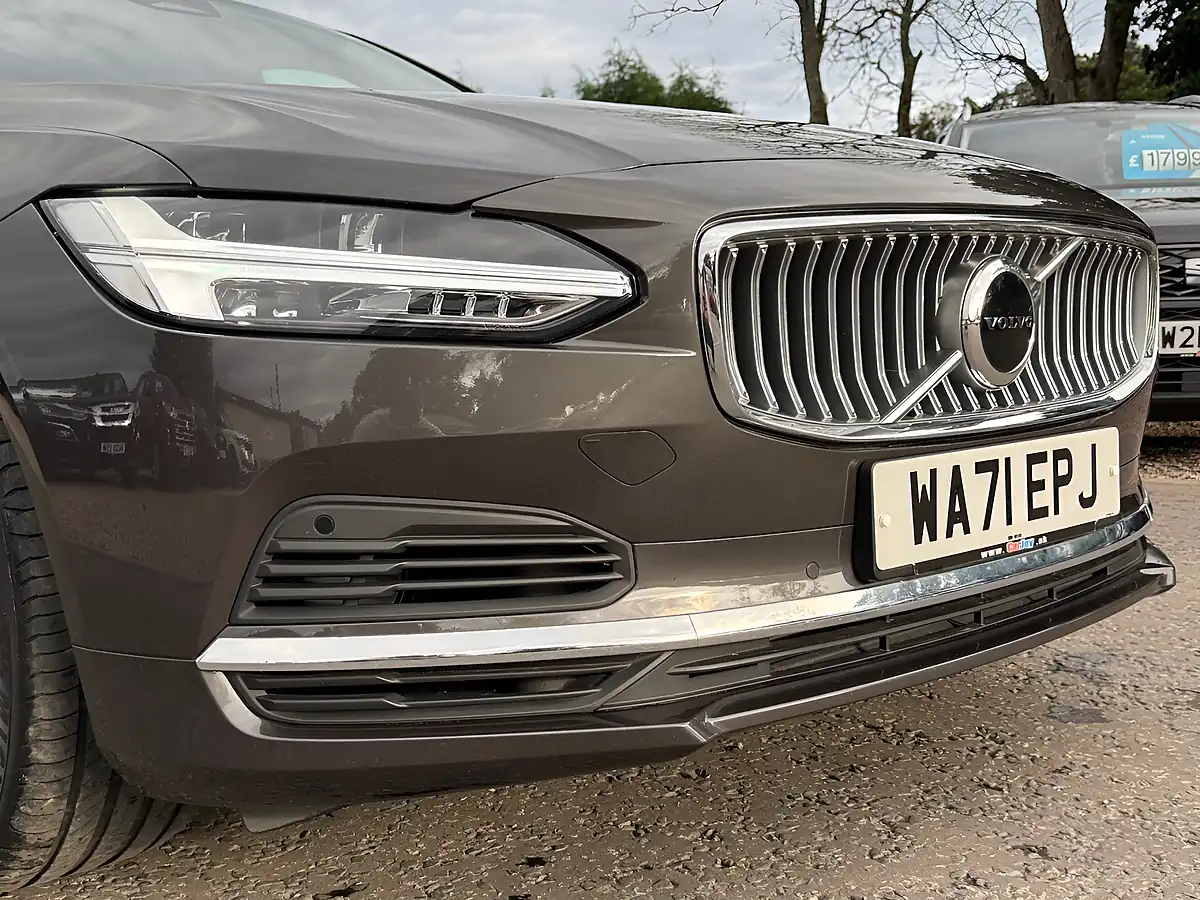 Used 2021 Volvo S90 Inscription Platinum Grey - Interior and Exterior details 9