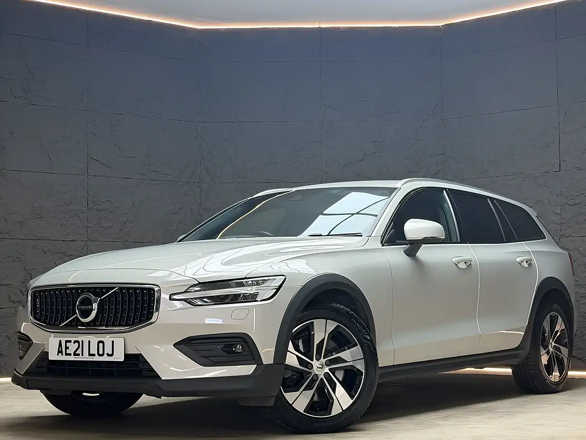 Used 2021 Volvo V60 Cross Country Gold - Front View