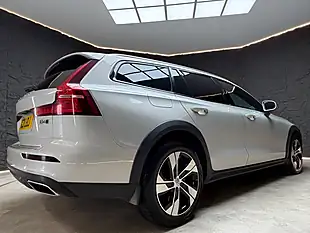 Used 2021 Volvo V60 Cross Country Gold - Interior and Exterior details 11
