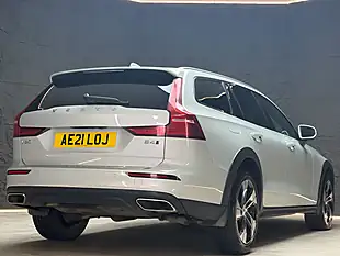 Used 2021 Volvo V60 Cross Country Gold - Interior and Exterior details 12
