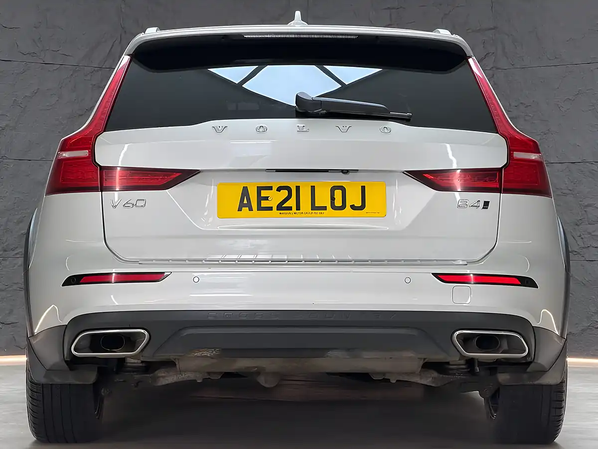 Used 2021 Volvo V60 Cross Country Gold - Interior and Exterior details 13