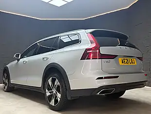 Used 2021 Volvo V60 Cross Country Gold - Interior and Exterior details 14