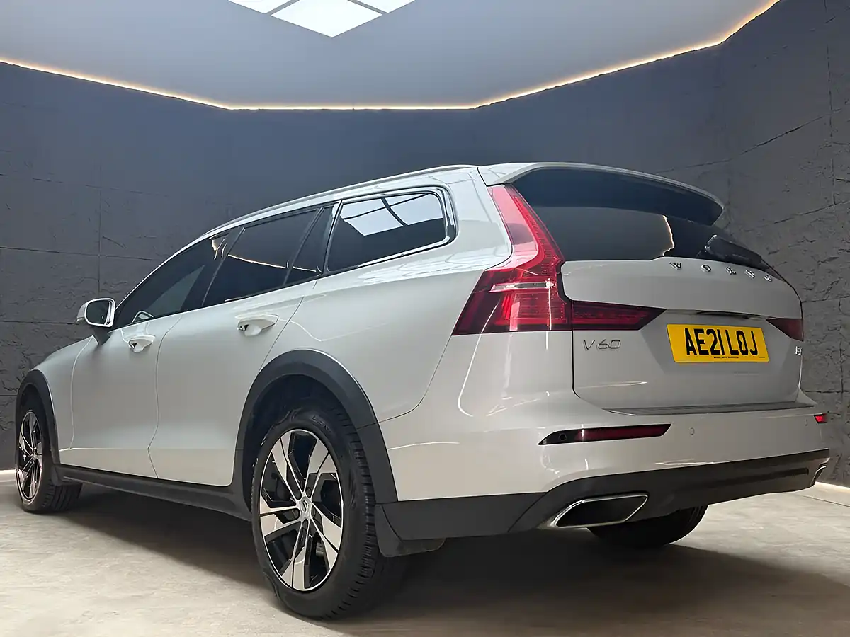 Used 2021 Volvo V60 Cross Country Gold - Interior and Exterior details 14