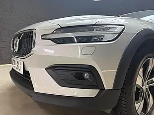 Used 2021 Volvo V60 Cross Country Gold - Interior and Exterior details 15
