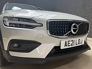 Used 2021 Volvo V60 Cross Country Gold - Interior and Exterior details 17