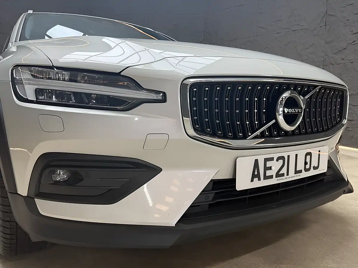Used 2021 Volvo V60 Cross Country Gold - Interior and Exterior details 17