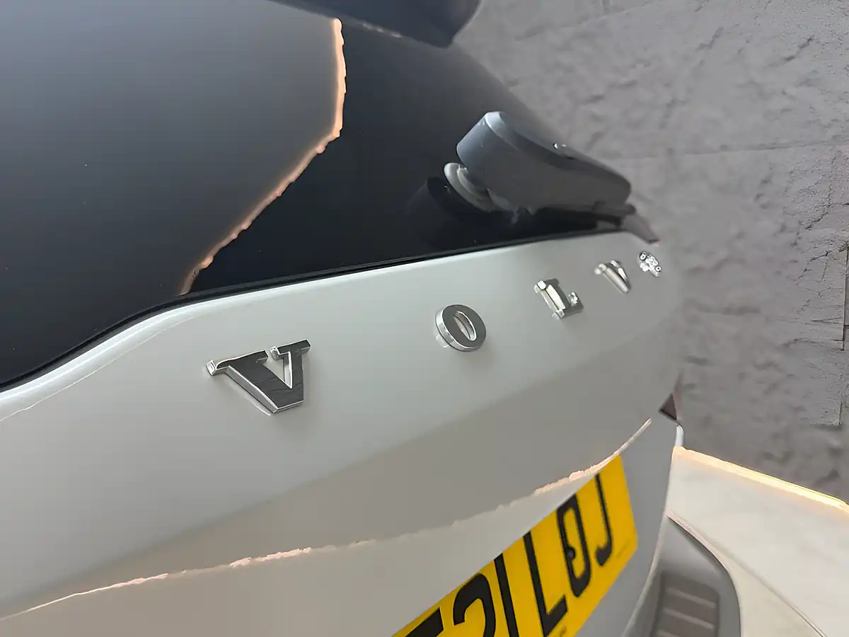 Used 2021 Volvo V60 Cross Country Gold - Interior and Exterior details 19