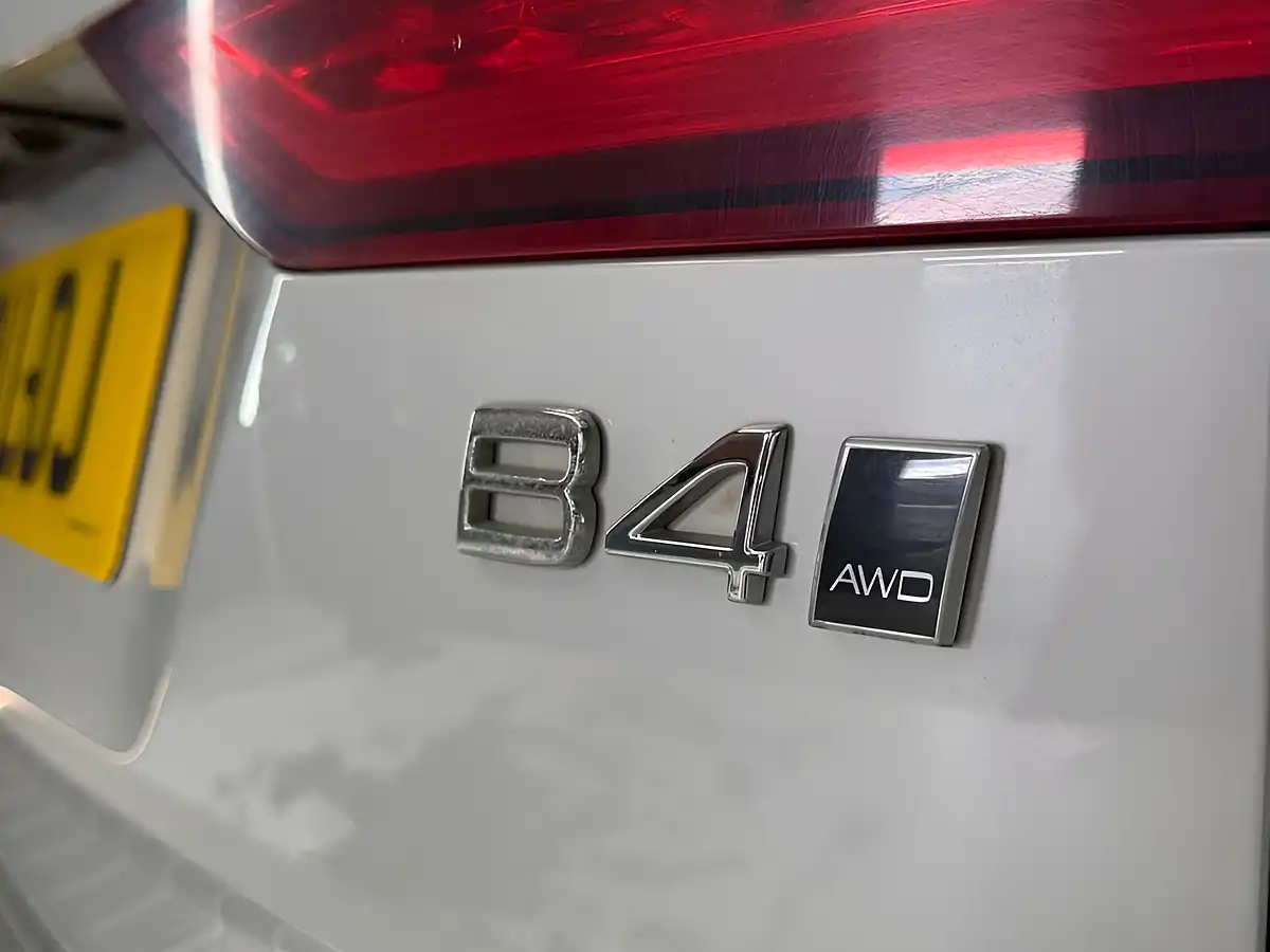 Used 2021 Volvo V60 Cross Country Gold - Interior and Exterior details 20