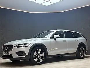 Used 2021 Volvo V60 Cross Country Gold - Interior and Exterior details 6