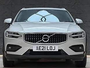 Used 2021 Volvo V60 Cross Country Gold - Interior and Exterior details 9