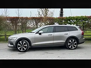 Used 2021 Volvo V60 Cross Country Pebble Grey - Interior and Exterior details 12
