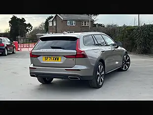 Used 2021 Volvo V60 Cross Country Pebble Grey - Interior and Exterior details 13