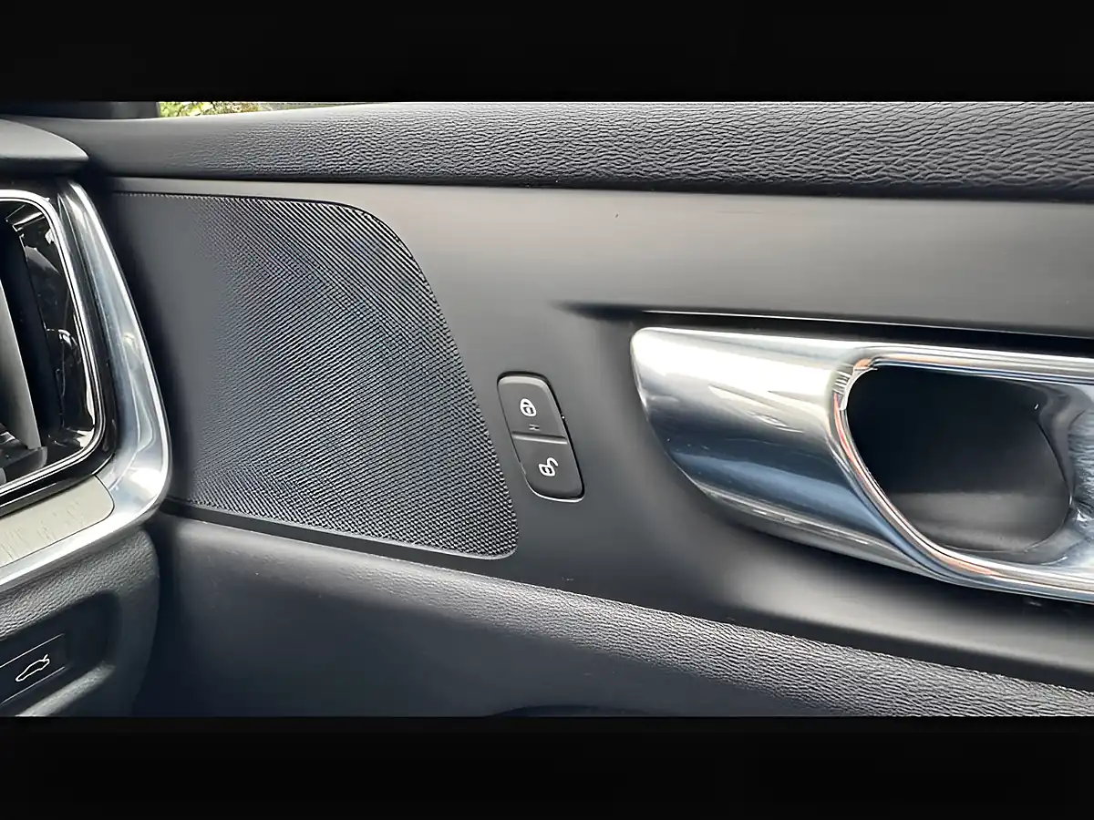 Used 2021 Volvo V60 Cross Country Pebble Grey - Interior and Exterior details 15