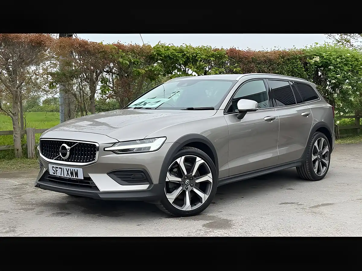 Used 2021 Volvo V60 Cross Country Pebble Grey - Interior and Exterior details 2