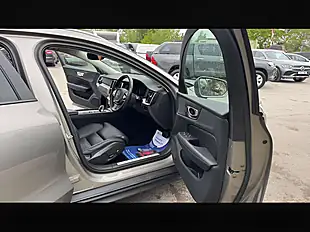 Used 2021 Volvo V60 Cross Country Pebble Grey - Interior and Exterior details 20
