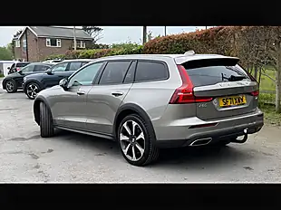 Used 2021 Volvo V60 Cross Country Pebble Grey - Interior and Exterior details 3