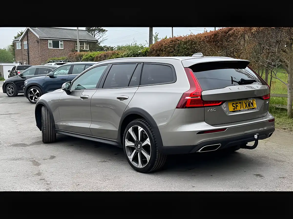 Used 2021 Volvo V60 Cross Country Pebble Grey - Interior and Exterior details 3