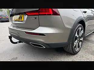 Used 2021 Volvo V60 Cross Country Pebble Grey - Interior and Exterior details 4