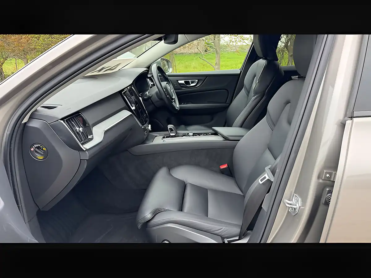 Used 2021 Volvo V60 Cross Country Pebble Grey - Interior and Exterior details 7
