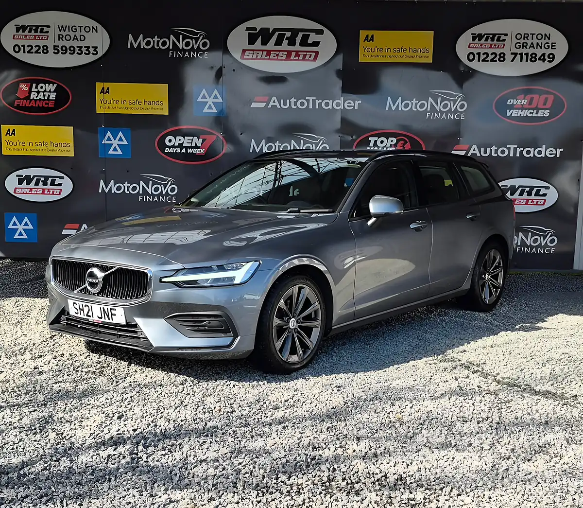 Used 2021 Volvo V60 Momentum Grey - Front View